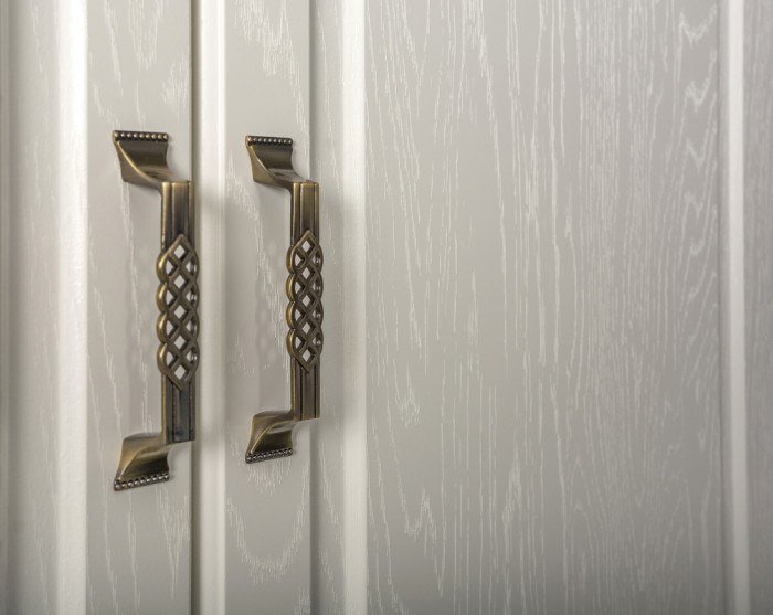 Ливерпуль Шкаф для одежды 13.124 с карнизом, цвет ясень ваниль/белый, ШхГхВ 109,9х109,9х223,5 см., боковина 300 мм., карниз в комплекте (угловой шкаф)